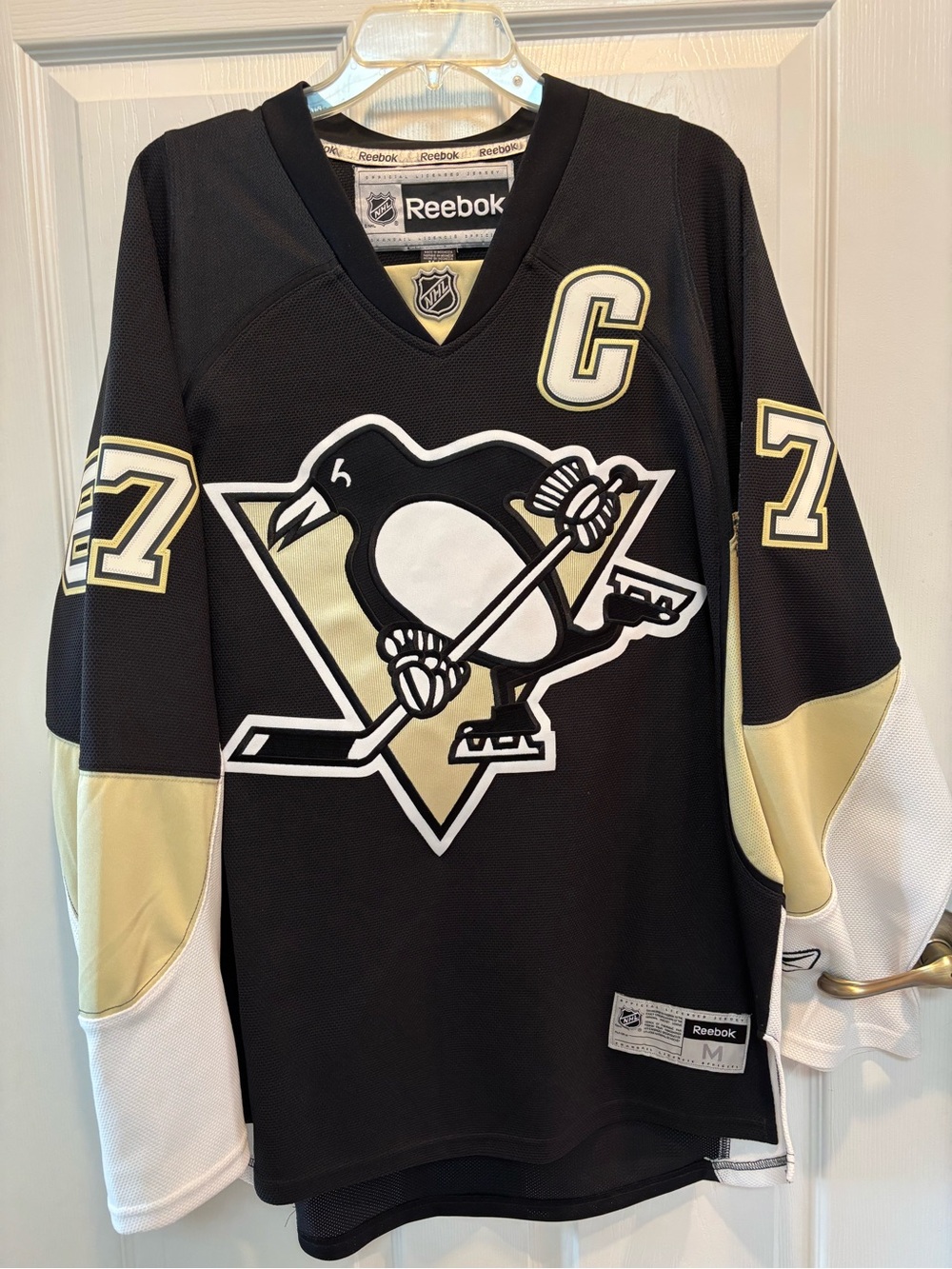 Vintage NHL Reebok Pittsburgh Penguins Black & Gold Captain Hockey Jersey size M